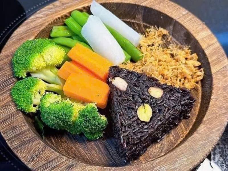 Cơm gạo lứt hạt sen LHY 4