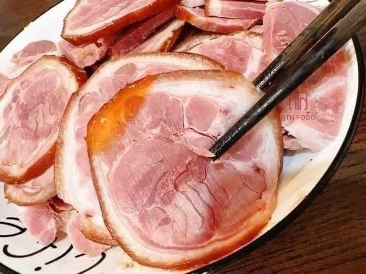 Thịt chân giò hun khói