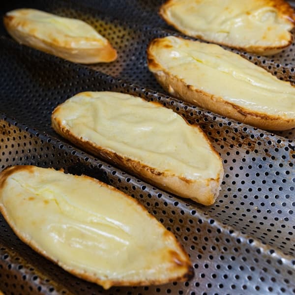 Bánh Mỳ Phomai Hồng Hạnh 3