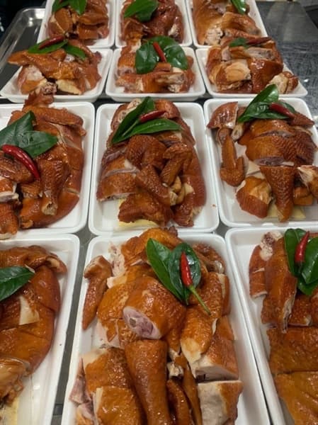 Gà ủ muối xì dầu (nửa con) 3