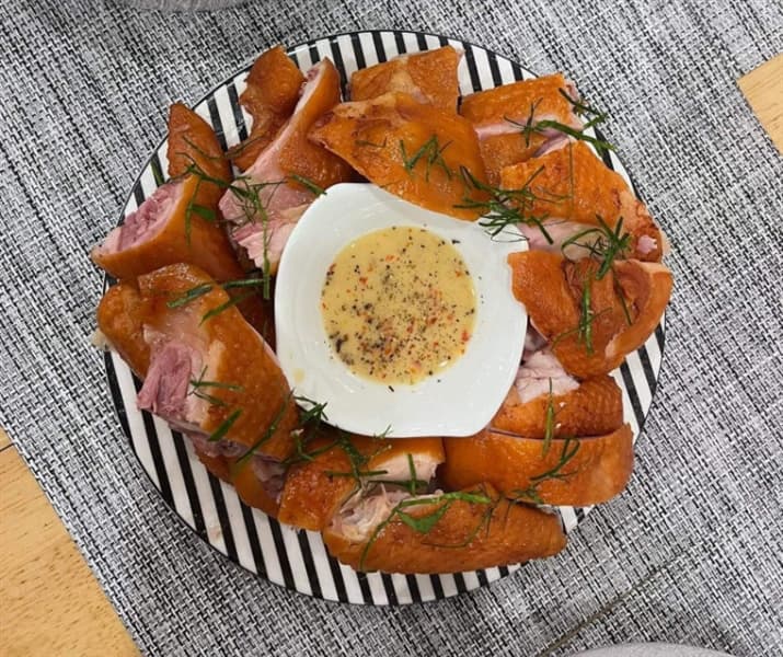 Gà ủ muối xì dầu (nửa con) 2