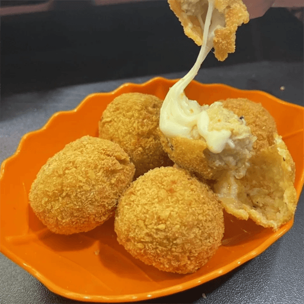 Bánh gà phô mai hộp 10c 4