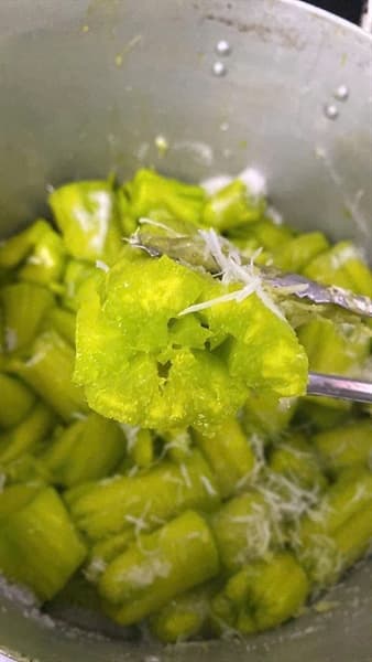 Sắn hấp lá nếp 4