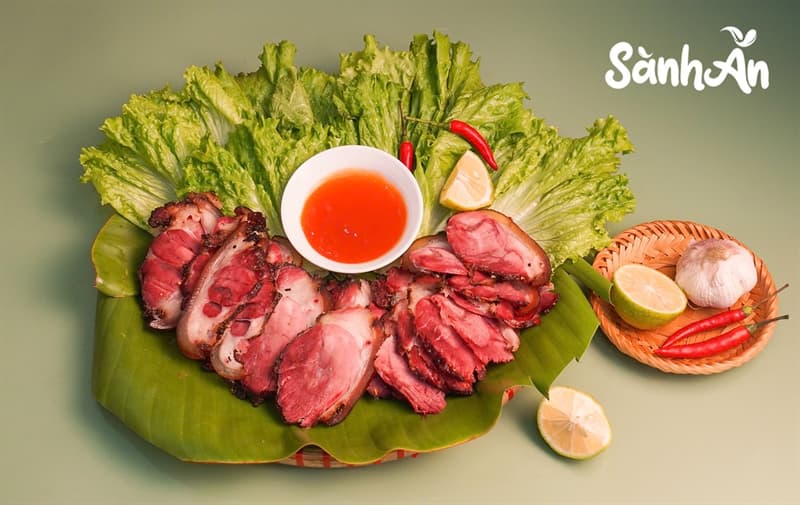 Thịt chân giò hun khói Tây Bắc