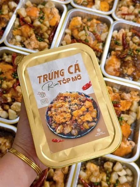 Trứng rim tóp mỡ