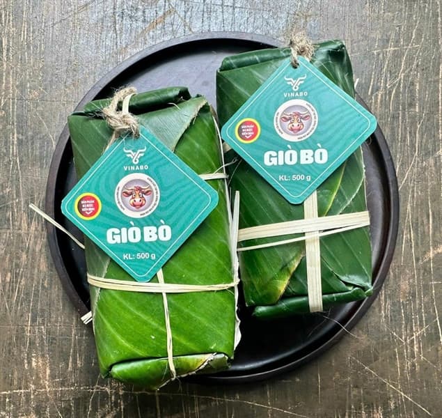 Giò bò gói lá chuối 300g 2