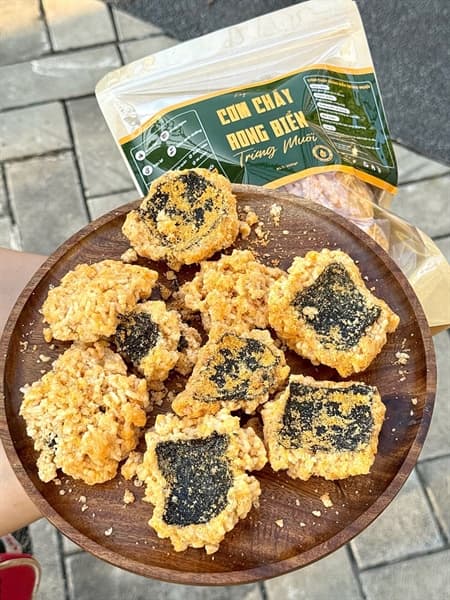 Cơm cháy rong biển trứng muối LHY 200gr 2
