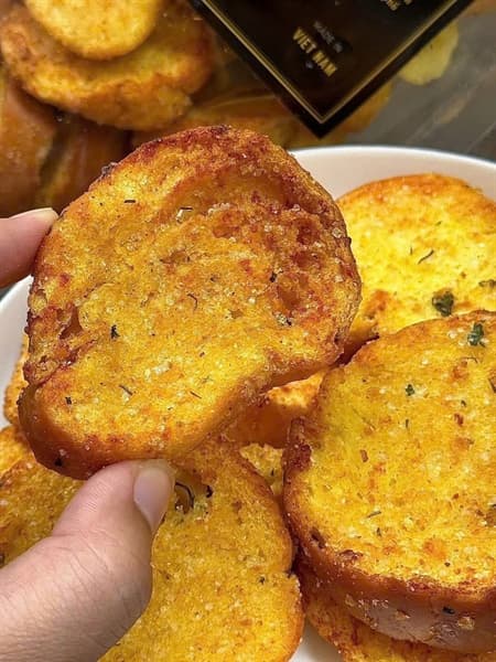 Bánh mỳ bơ tỏi Bếp Mẹ Em 2