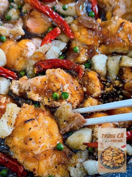 Trứng rim tóp mỡ 3