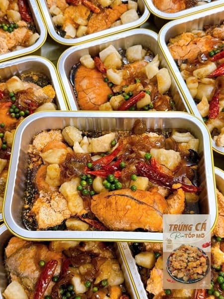 Trứng rim tóp mỡ 2